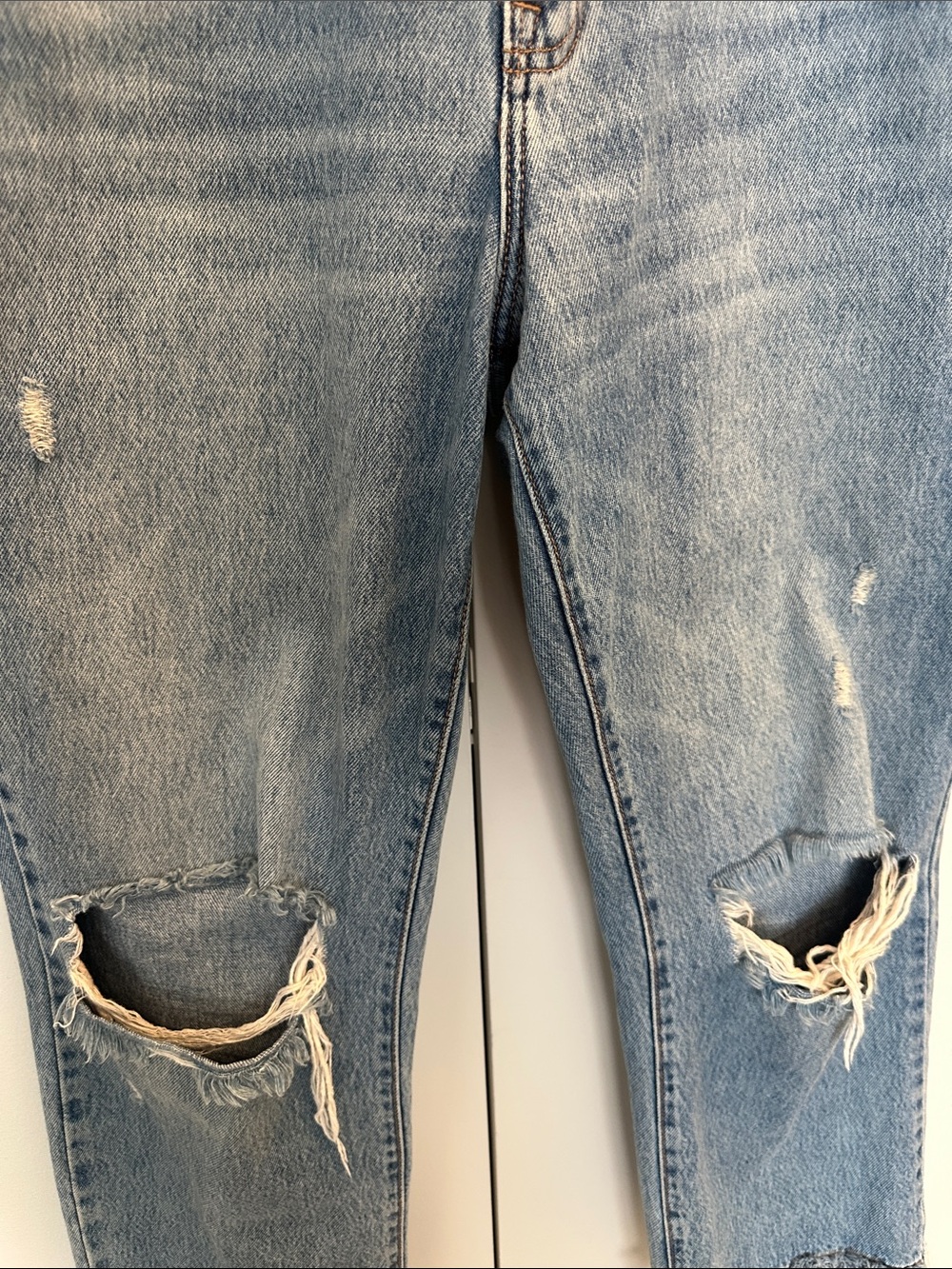 Hidden Distressed Jeans - Picture 3 of 4
